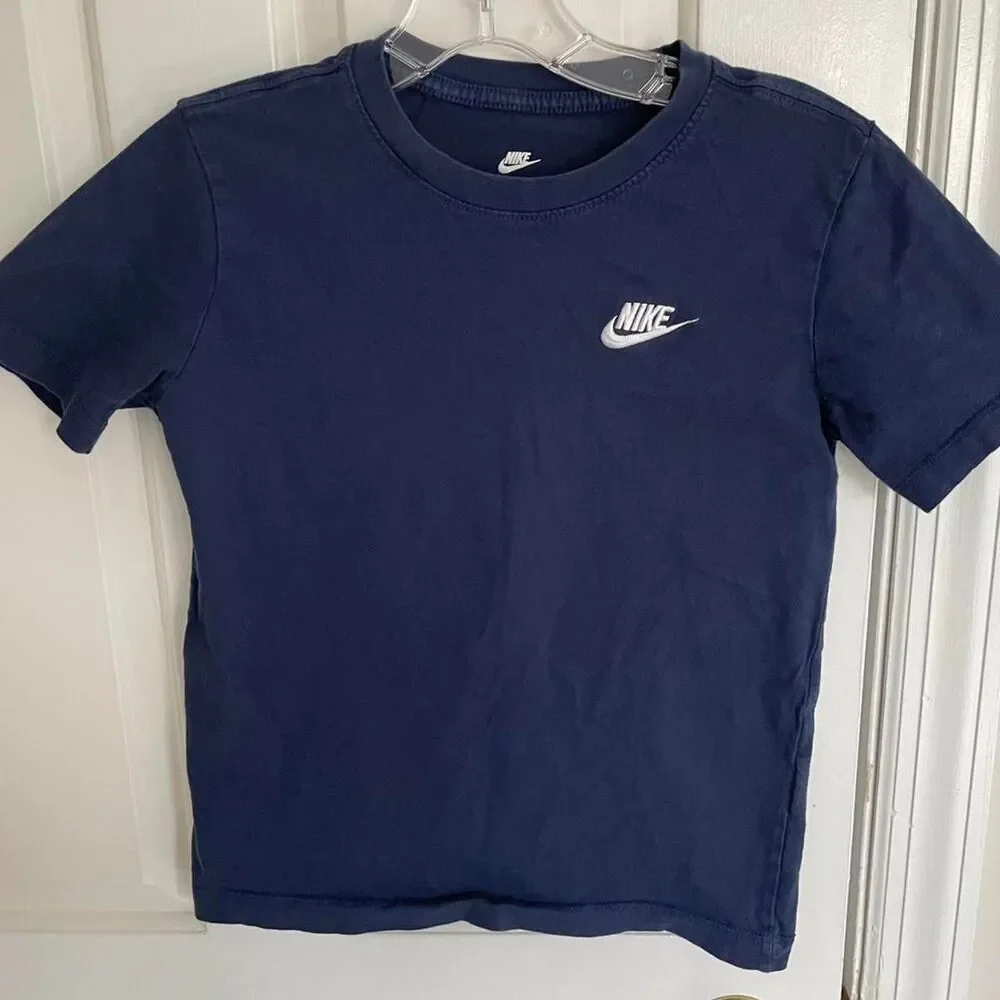 Kid's Nike Bundle, Medium Navy Shirt and XS Black Shorts‎